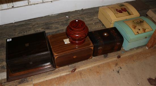 6 assorted boxes and chess board